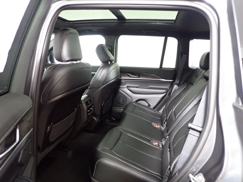 Jeep Grand Cherokee photo 33