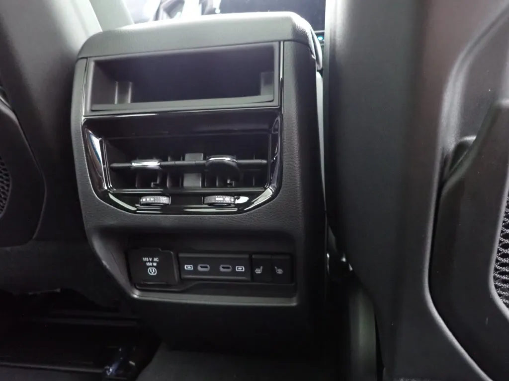 Jeep Grand Cherokee photo 36