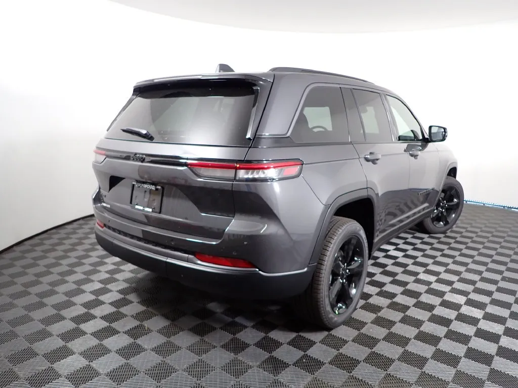 Jeep Grand Cherokee photo 17