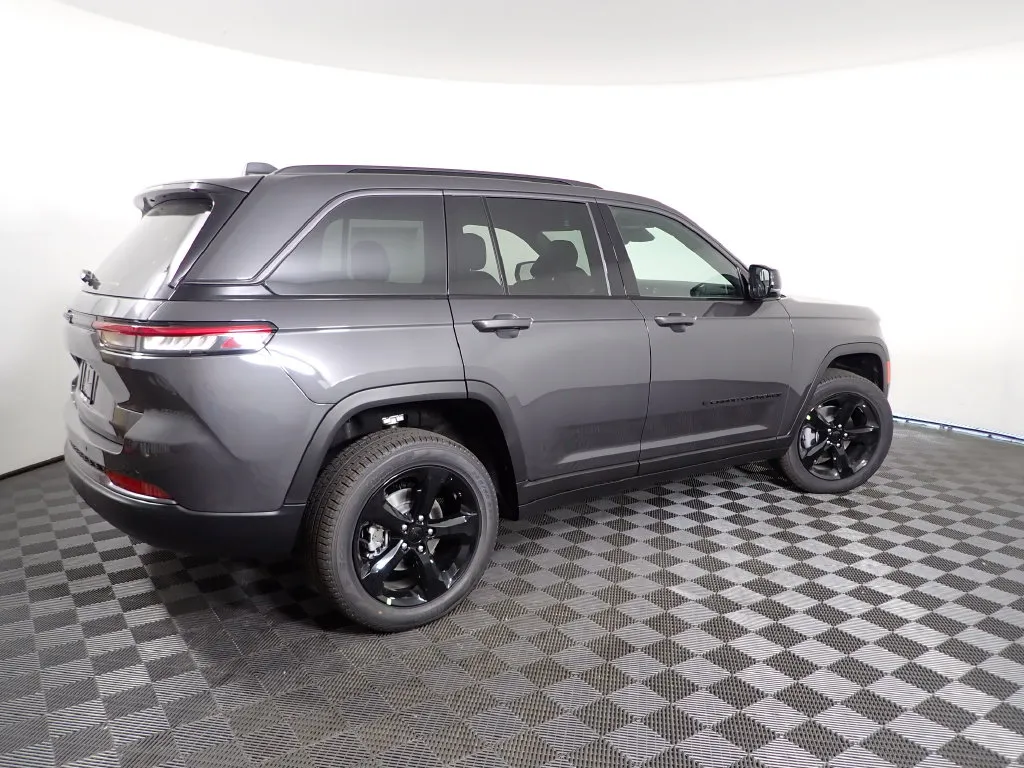 Jeep Grand Cherokee photo 18