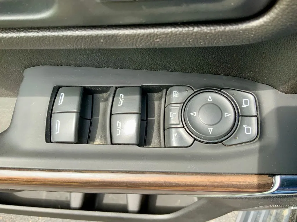 Chevrolet Silverado photo 16