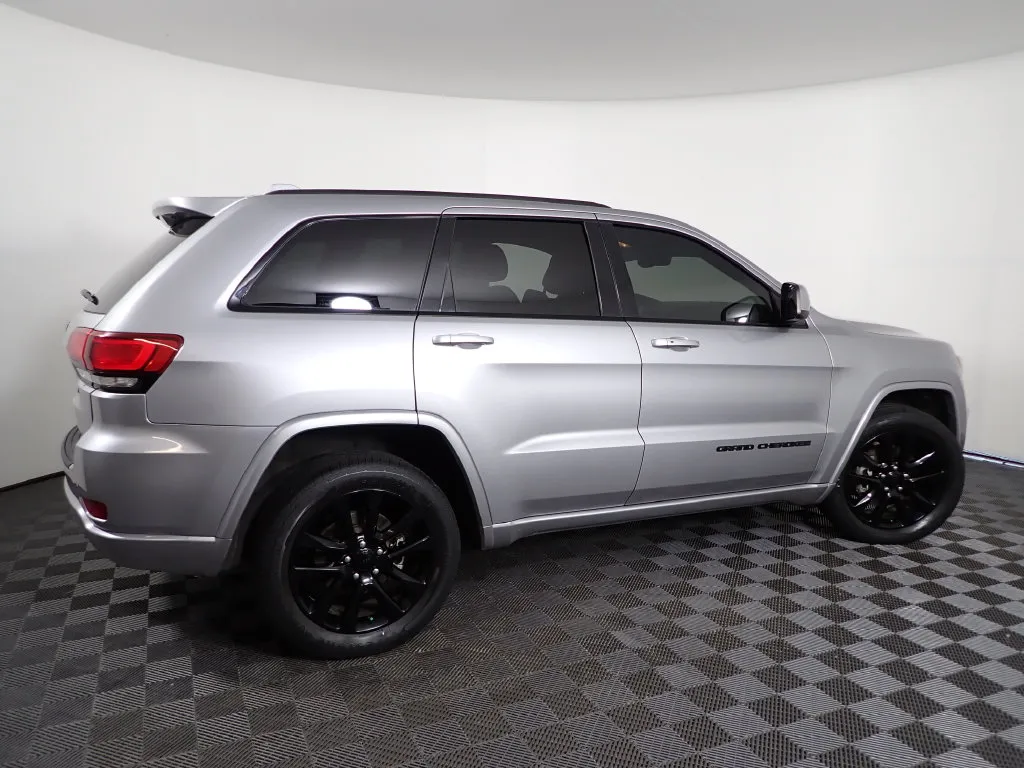 Jeep Grand Cherokee photo 17