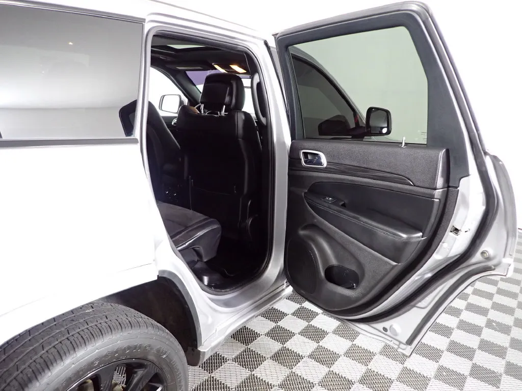 Jeep Grand Cherokee photo 33
