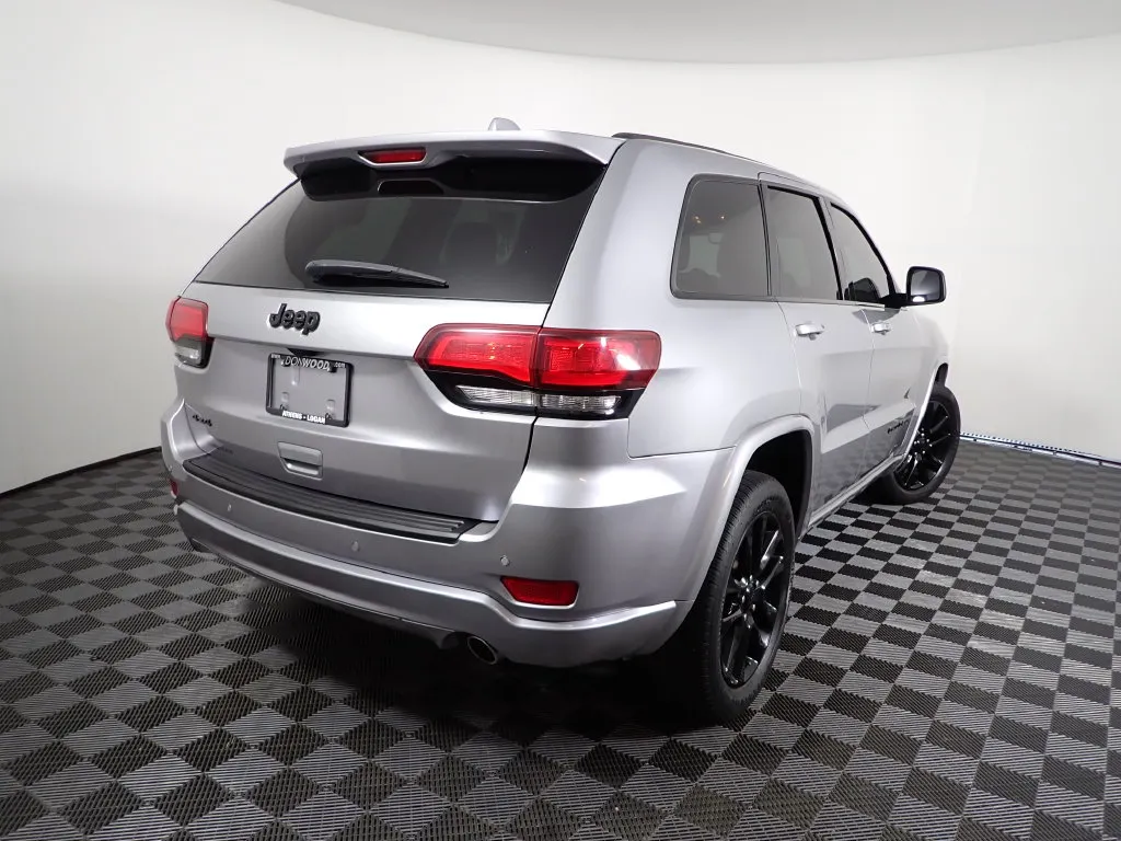 Jeep Grand Cherokee photo 16