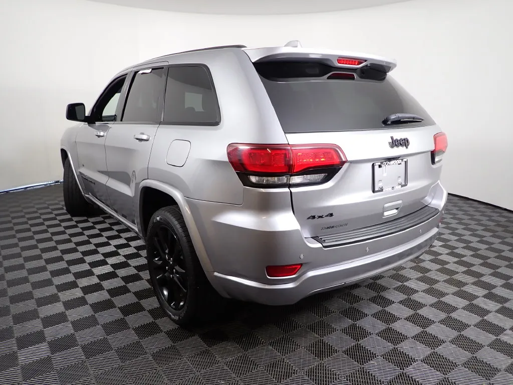 Jeep Grand Cherokee photo 12