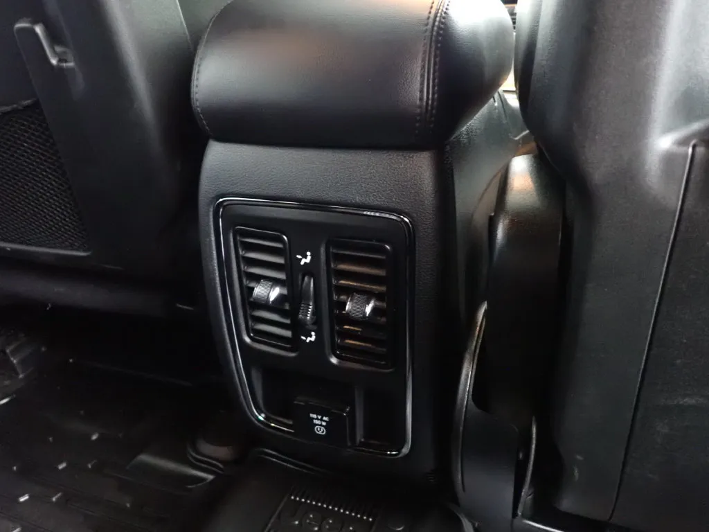 Jeep Grand Cherokee photo 35