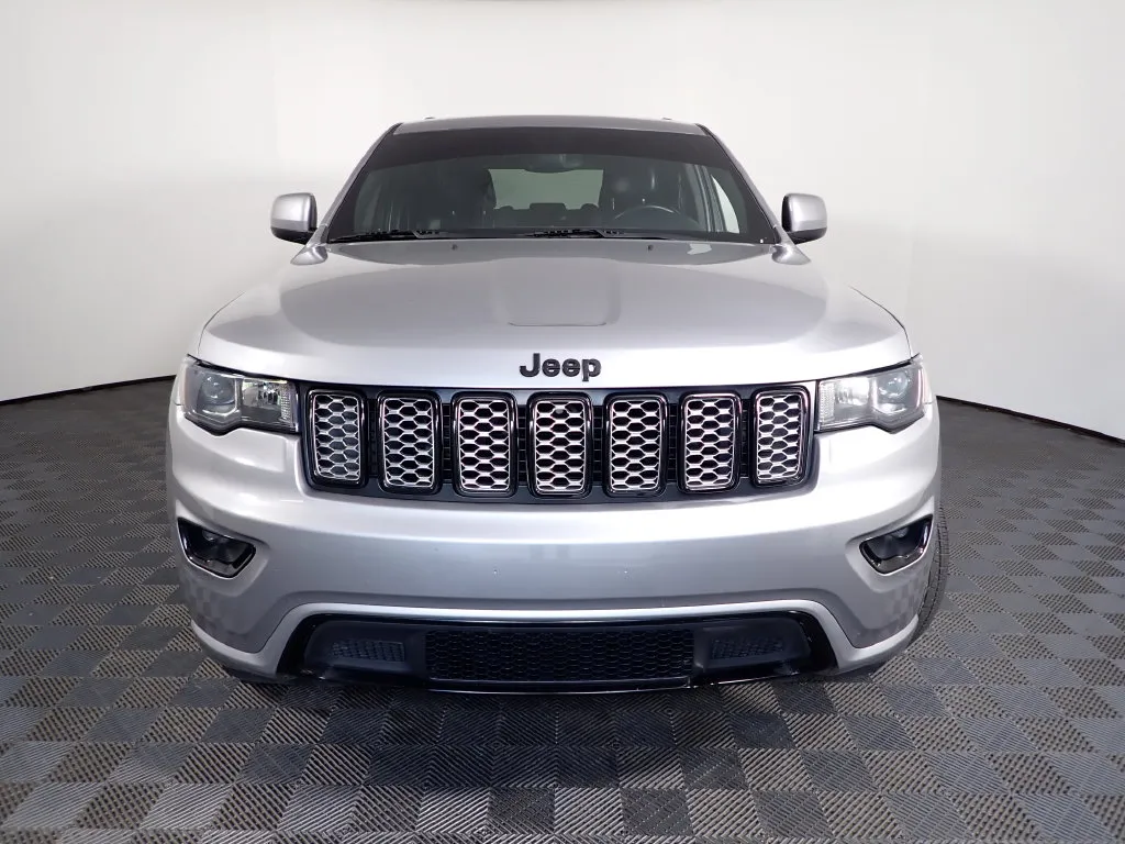 Jeep Grand Cherokee photo 9