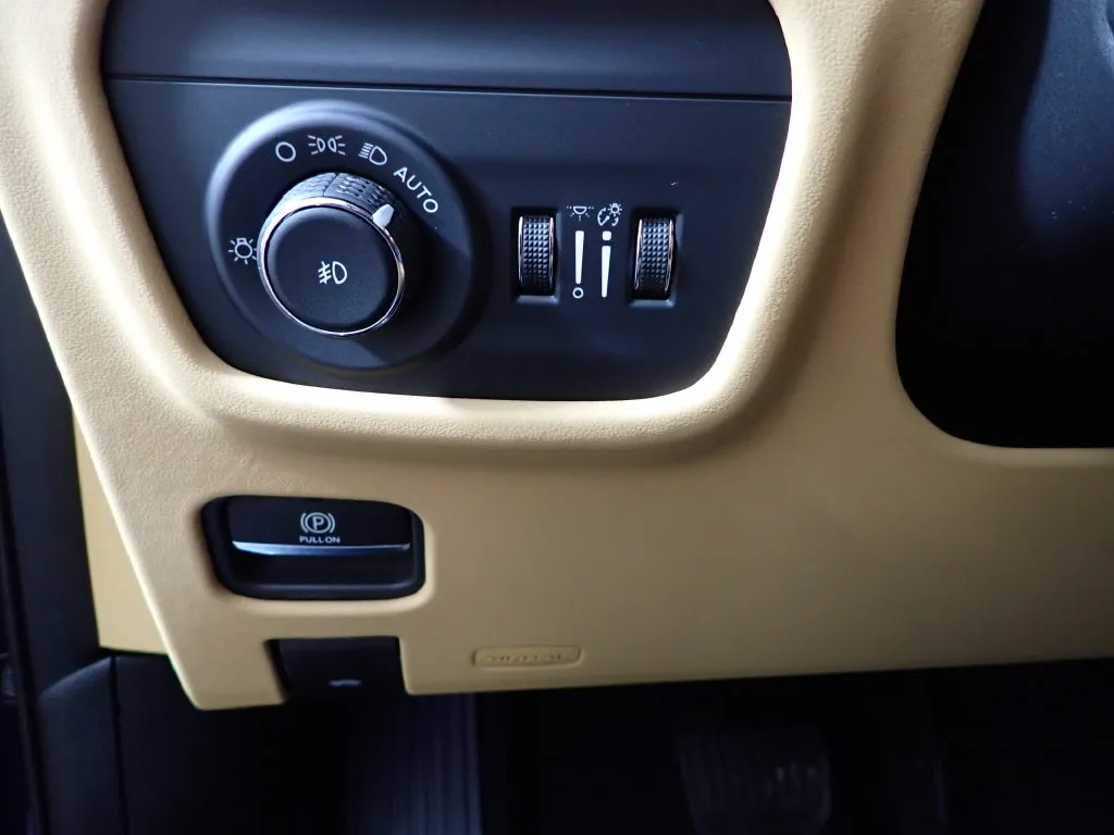 Jeep Grand Cherokee L photo 27