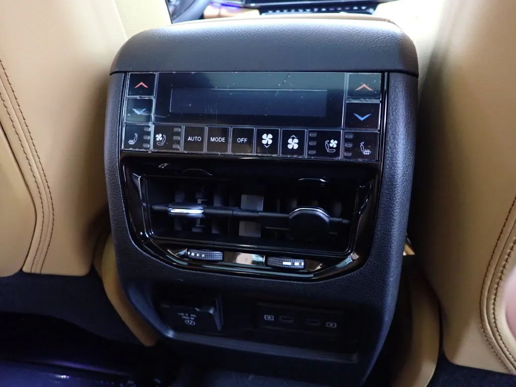 Jeep Grand Cherokee L photo 39