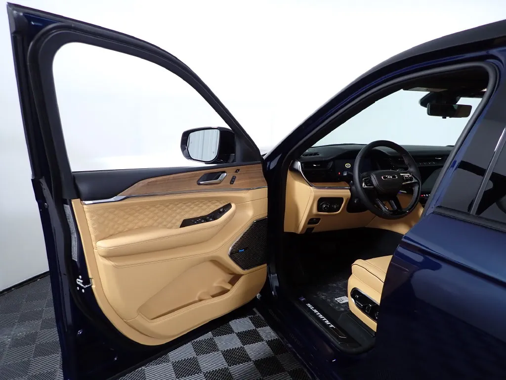 Jeep Grand Cherokee L photo 22
