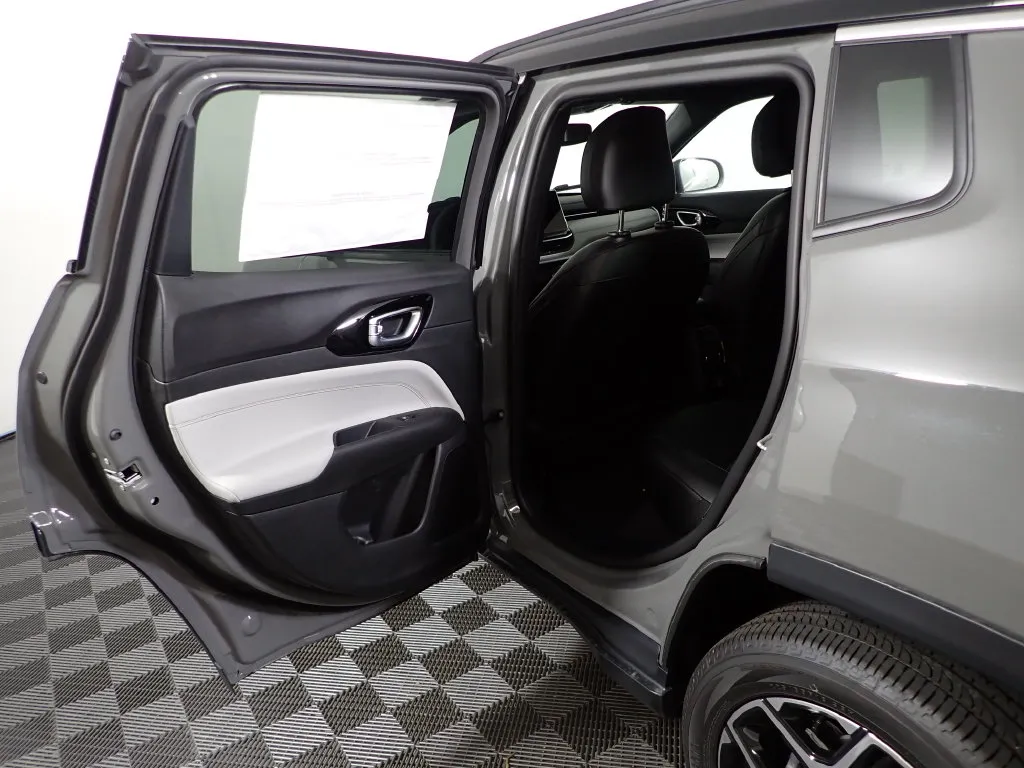 Jeep Compass photo 32