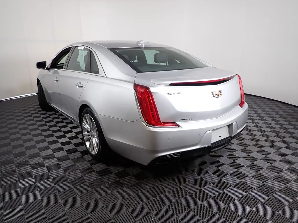 Cadillac XTS photo 12