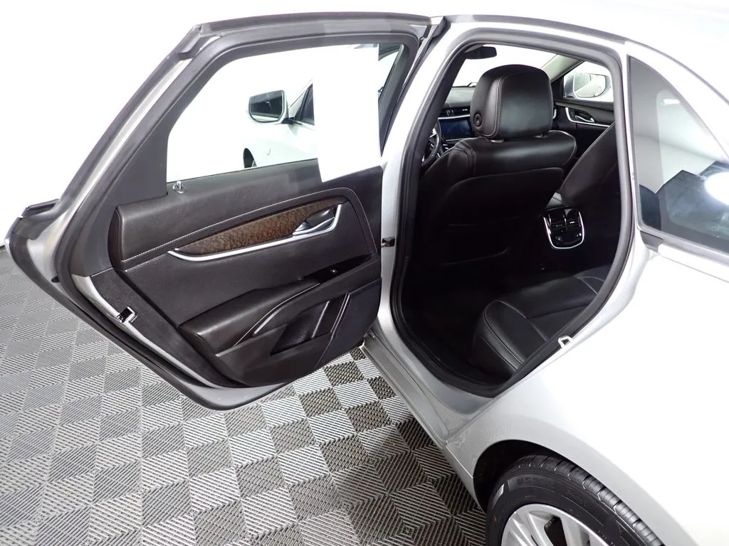 Cadillac XTS photo 33