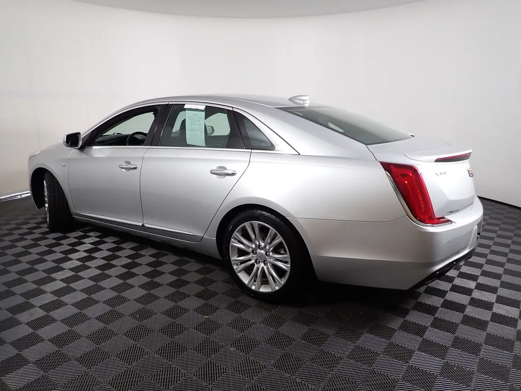 Cadillac XTS photo 13