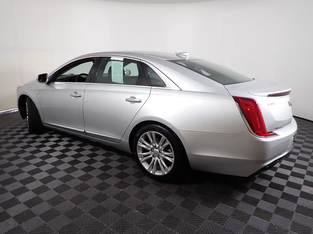 Cadillac XTS photo 11