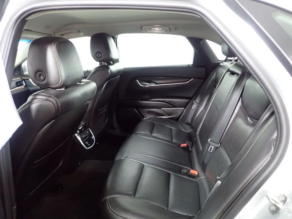 Cadillac XTS photo 34