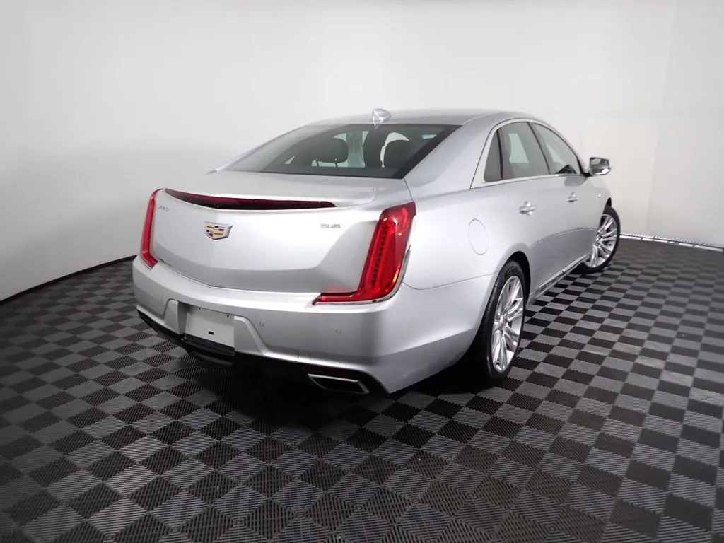 Cadillac XTS photo 18