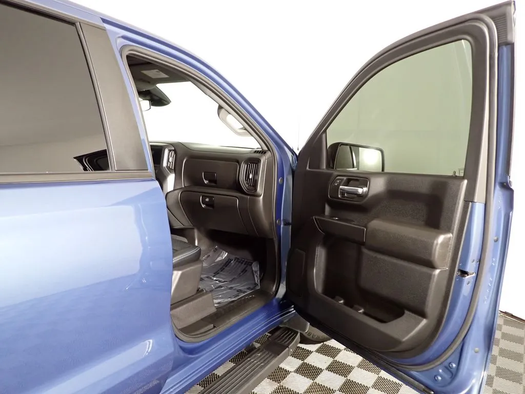 Chevrolet Silverado photo 35