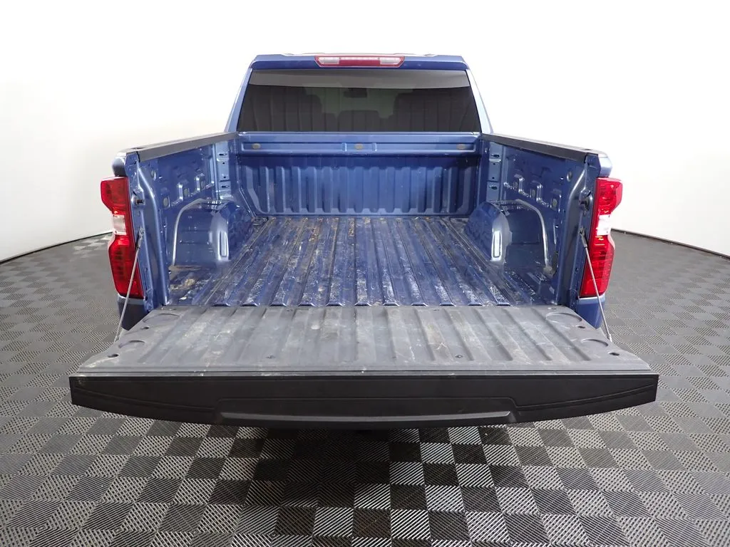 Chevrolet Silverado photo 14