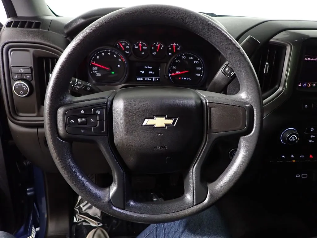 Chevrolet Silverado photo 24