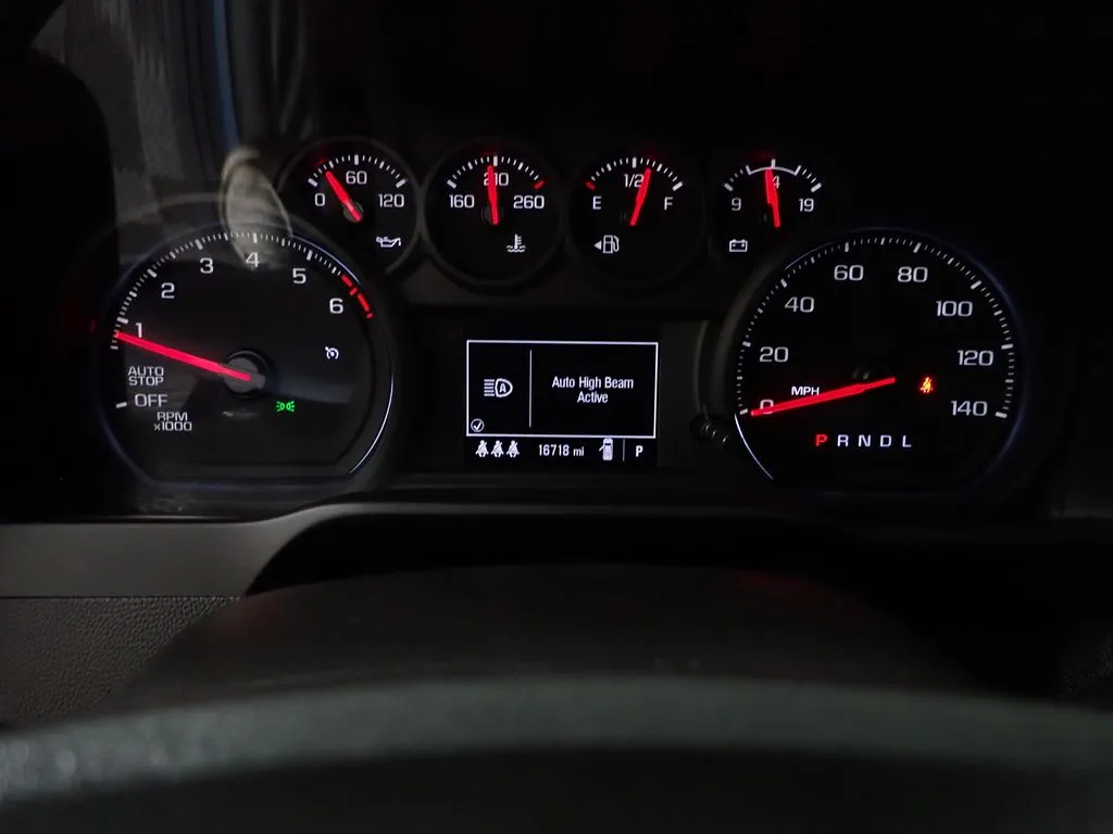 Chevrolet Silverado photo 23