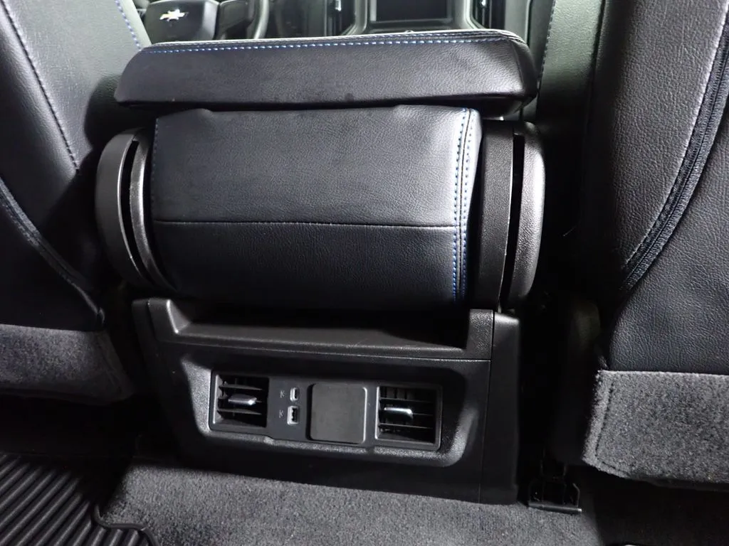 Chevrolet Silverado photo 34