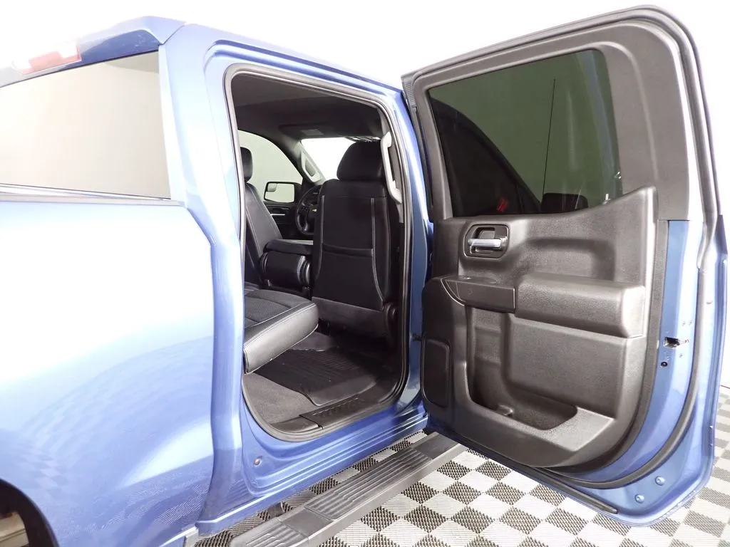 Chevrolet Silverado photo 32