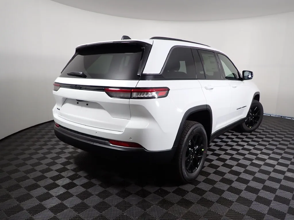 Jeep Grand Cherokee photo 17