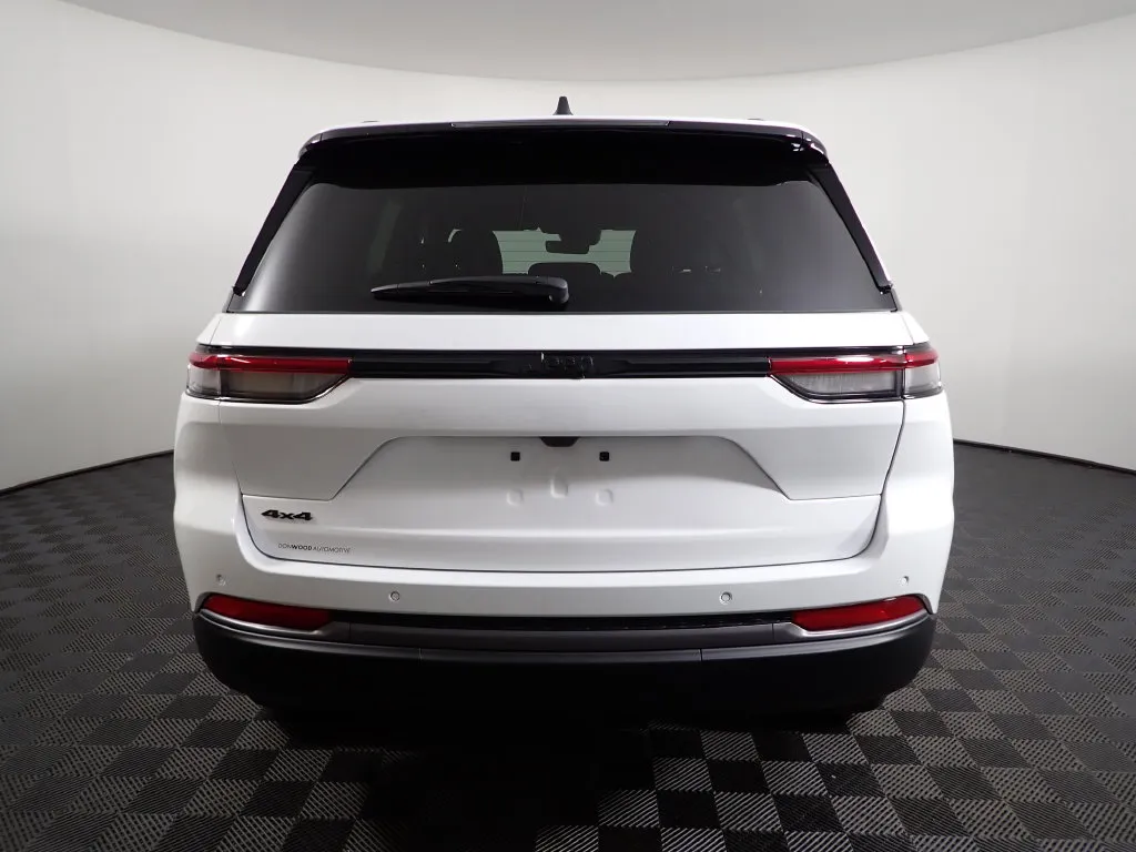 Jeep Grand Cherokee photo 13