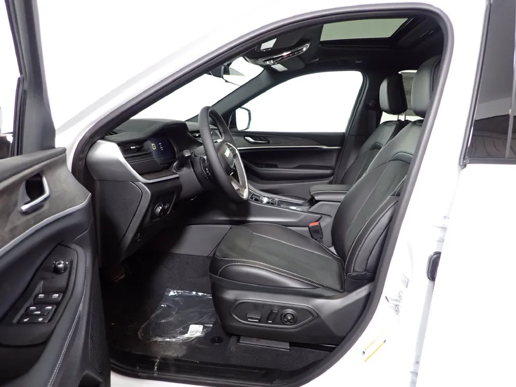Jeep Grand Cherokee photo 21