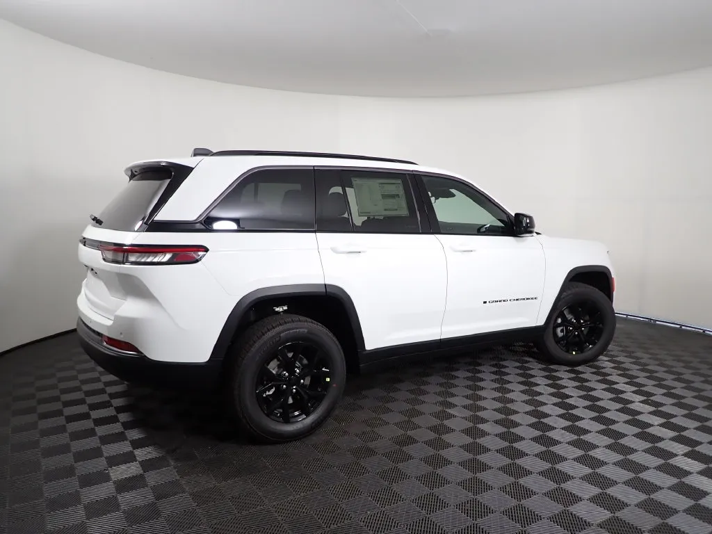 Jeep Grand Cherokee photo 18