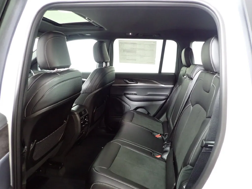 Jeep Grand Cherokee photo 33
