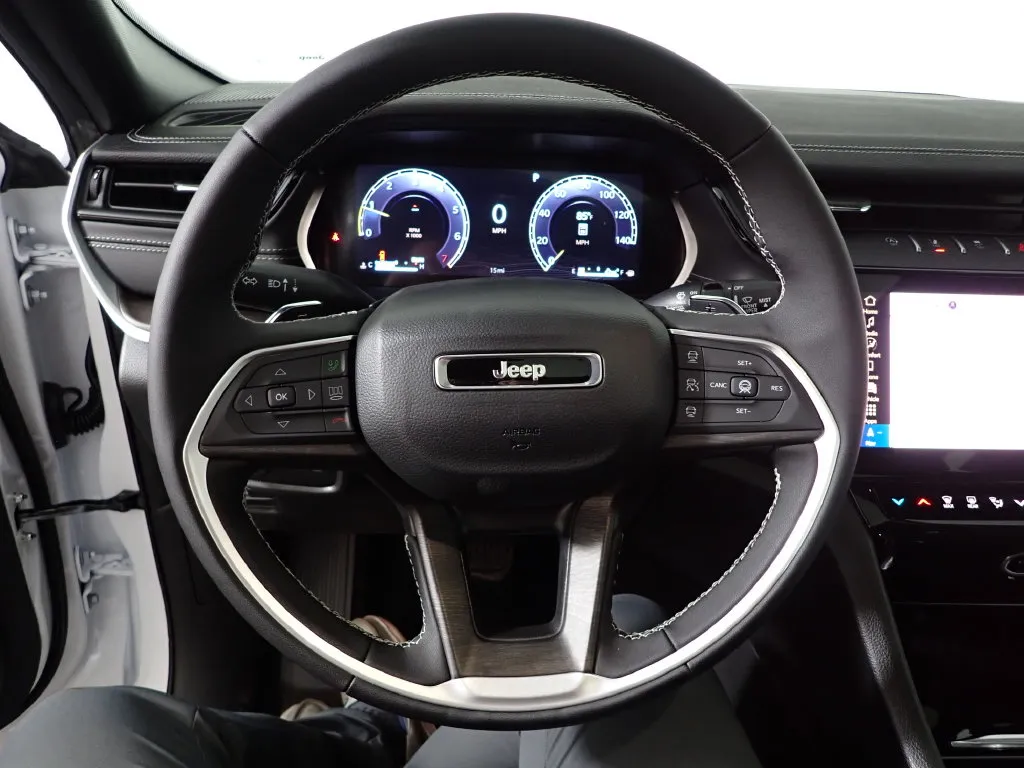 Jeep Grand Cherokee photo 26