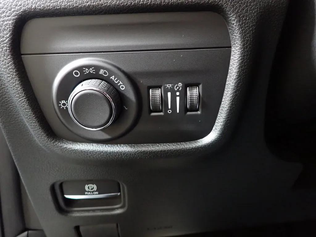 Jeep Grand Cherokee photo 24