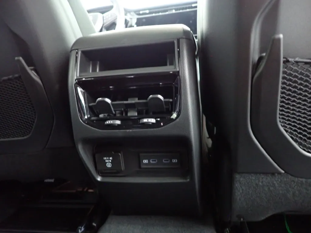 Jeep Grand Cherokee photo 36