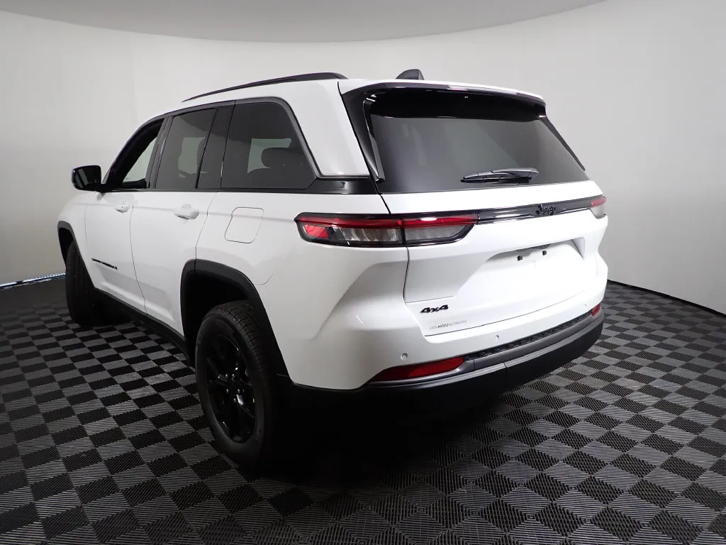 Jeep Grand Cherokee photo 12