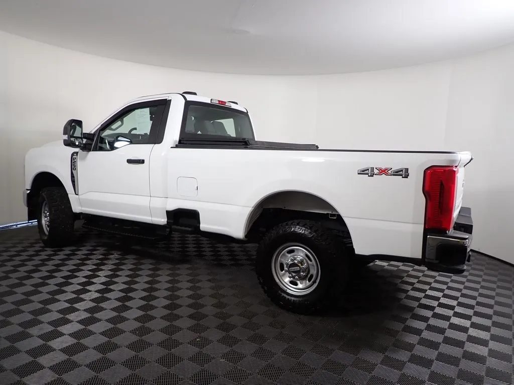 Ford F-250SD photo 11