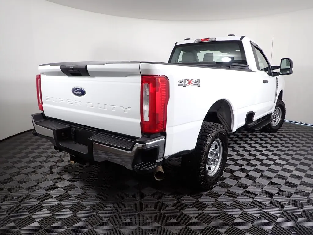 Ford F-250SD photo 16
