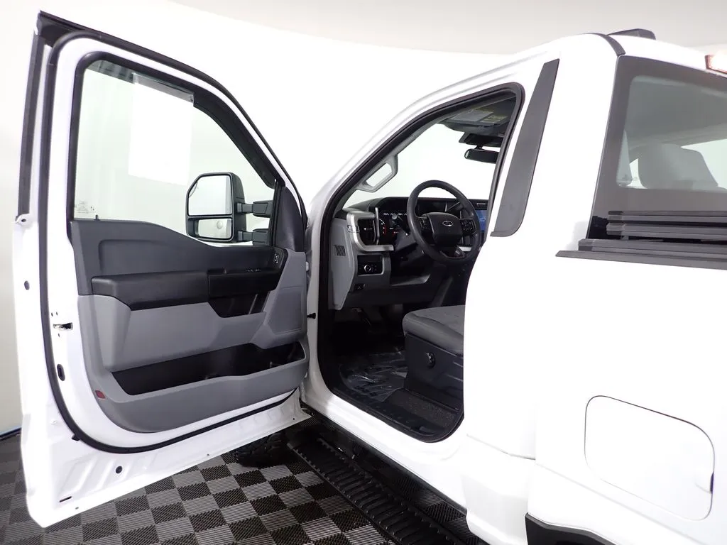 Ford F-250SD photo 18