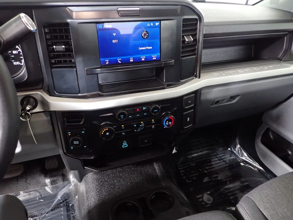 Ford F-250SD photo 24