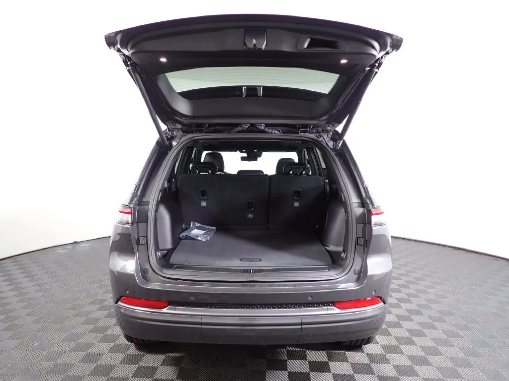 Jeep Grand Cherokee photo 15