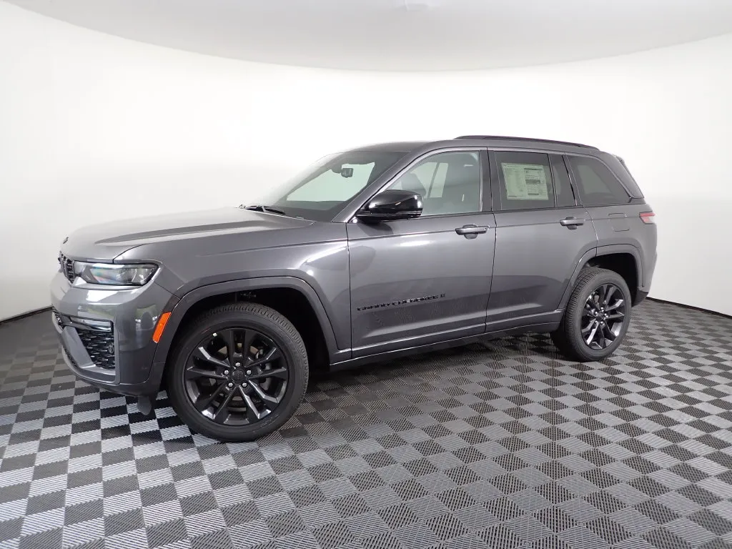 Jeep Grand Cherokee photo 11
