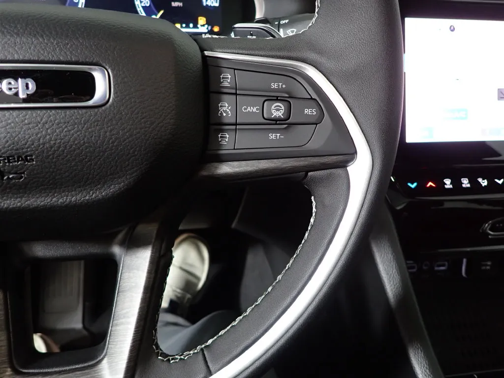 Jeep Grand Cherokee photo 29