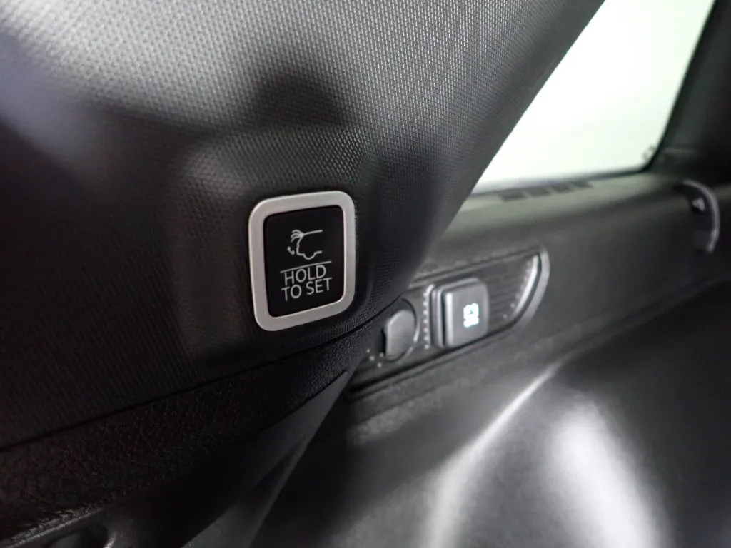 Jeep Grand Cherokee photo 17
