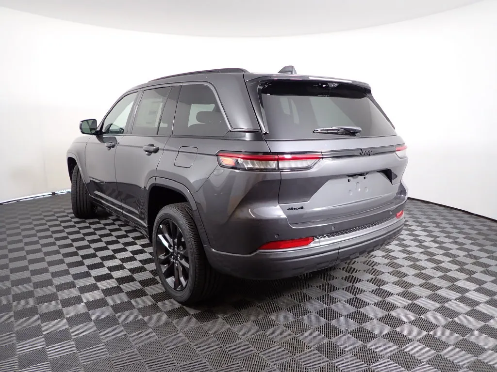 Jeep Grand Cherokee photo 13