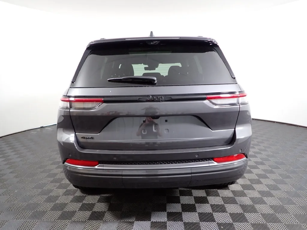 Jeep Grand Cherokee photo 14