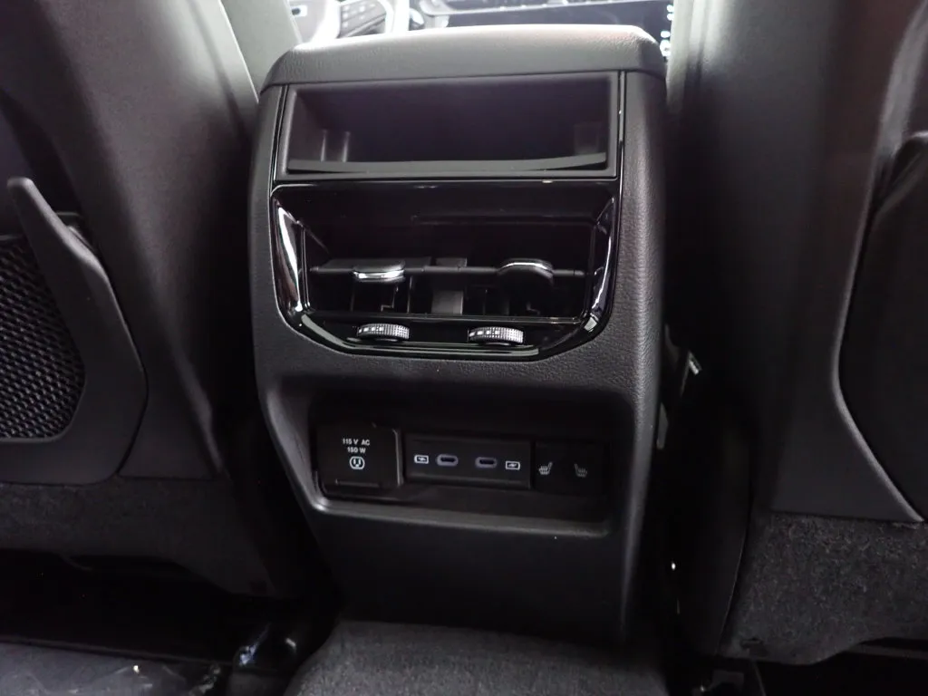 Jeep Grand Cherokee photo 37