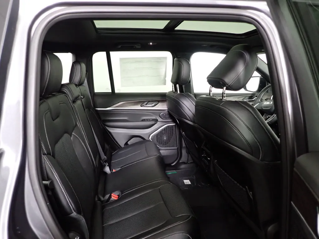Jeep Grand Cherokee photo 36