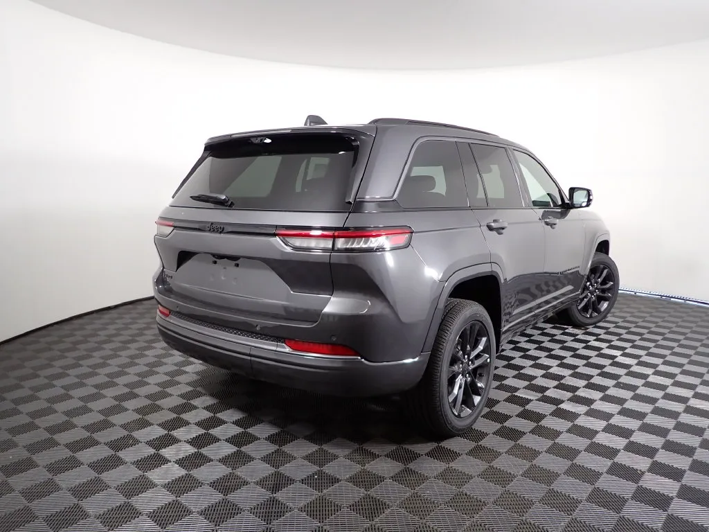 Jeep Grand Cherokee photo 18