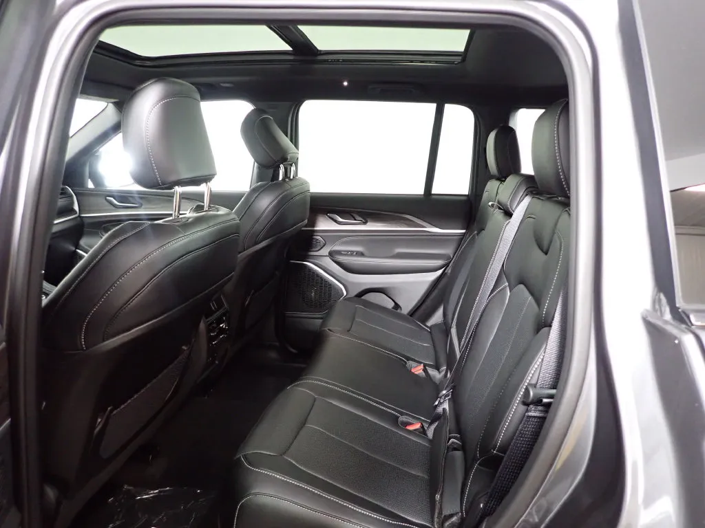 Jeep Grand Cherokee photo 34
